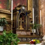 EL PAPA REZA POR UN MILAGRO
